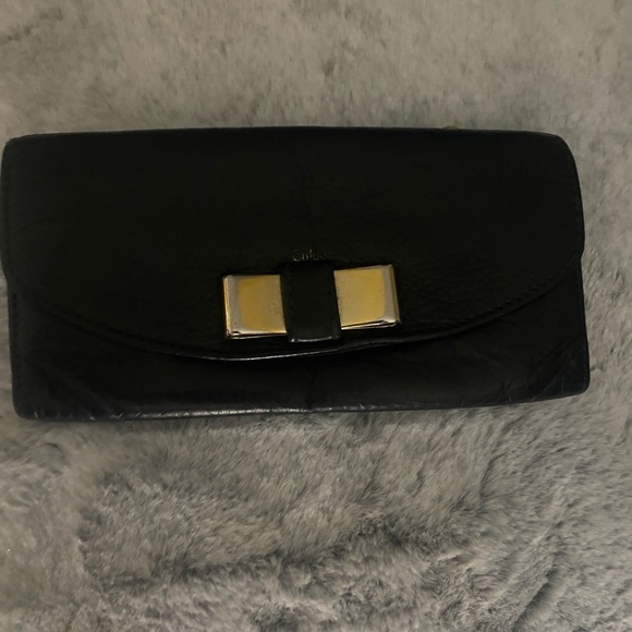 CHLOE BLACK WALLET WITH GOLD BOW DETAIL ON FRONT PRE LOVED - Picture 4 of 16